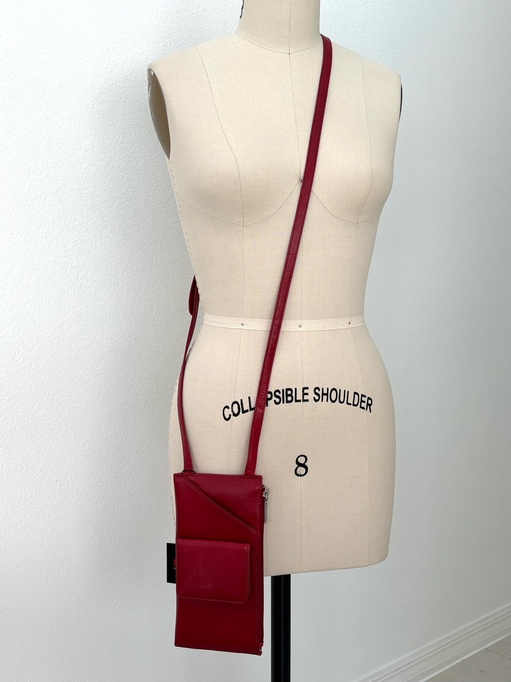 Hobo ‘Buon Viaggio’ Phone Wallet Crossbody Bag NWT Red Leather Adjustable Strap - Picture 2 of 12
